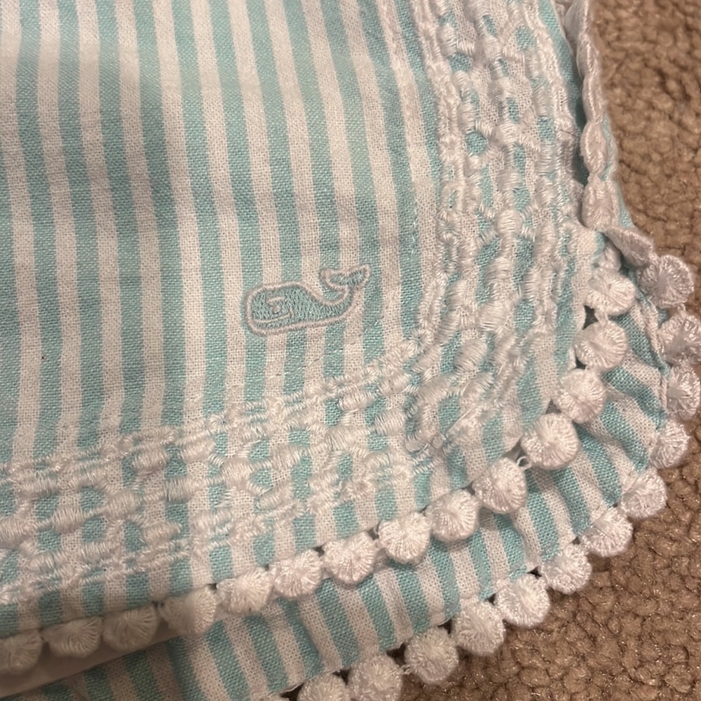 VINEYARD VINES | small | lined eyelet trim shorts - Picture 2 of 4
